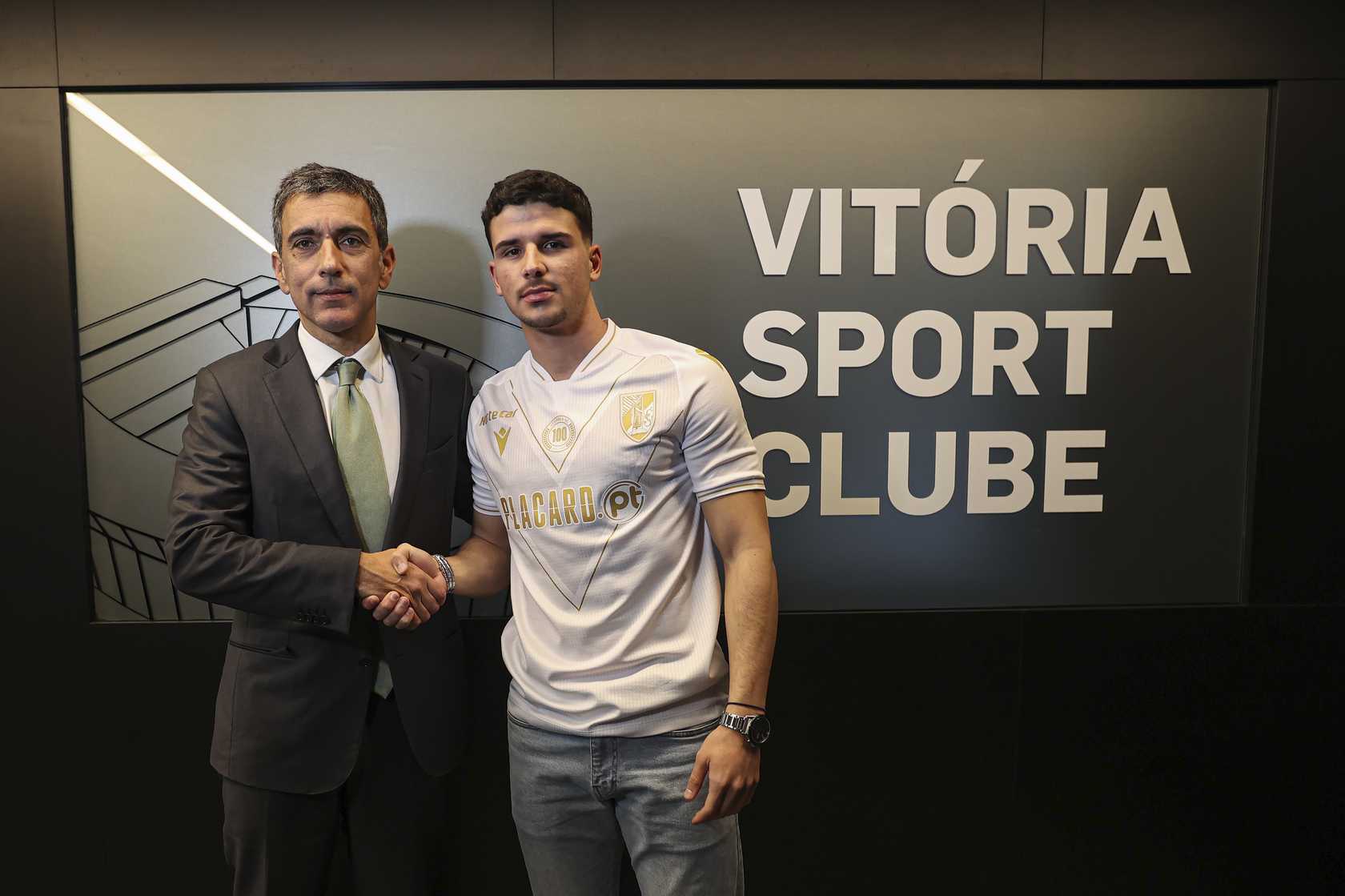 Dani Silva renovou por mais quatro épocas Vitória Sport Clube